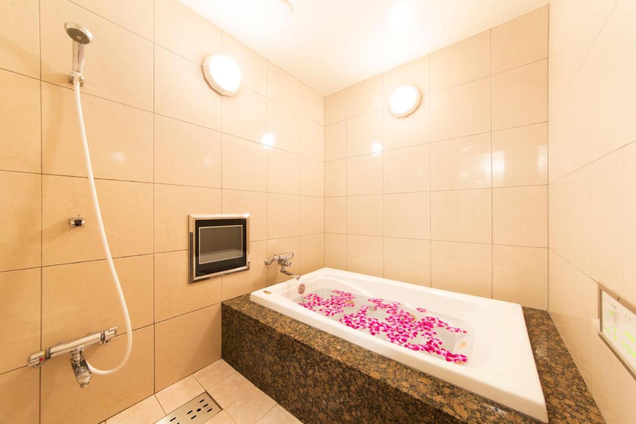 Hotel Luna Sakuranomiya (Adults Only) Oszaka Kültér fotó